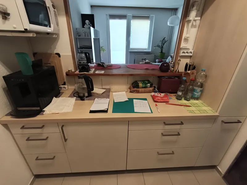SUCHE NACHMIETER : Drei Zimmer am östlichen Stadtrand — photo 1